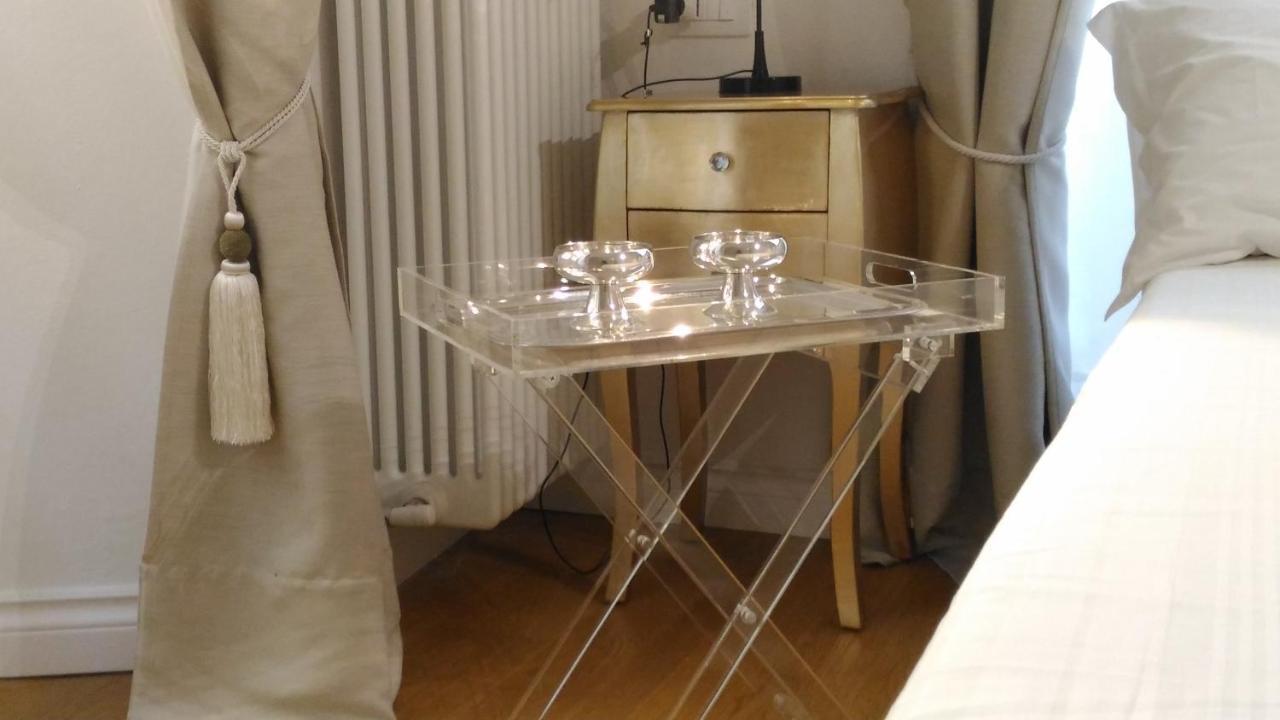 Piazza San Rocco Suite Art แวร์บาเนีย ภายนอก รูปภาพ