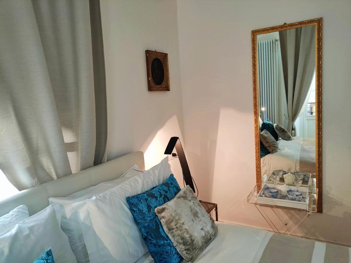 Piazza San Rocco Suite Art แวร์บาเนีย ภายนอก รูปภาพ