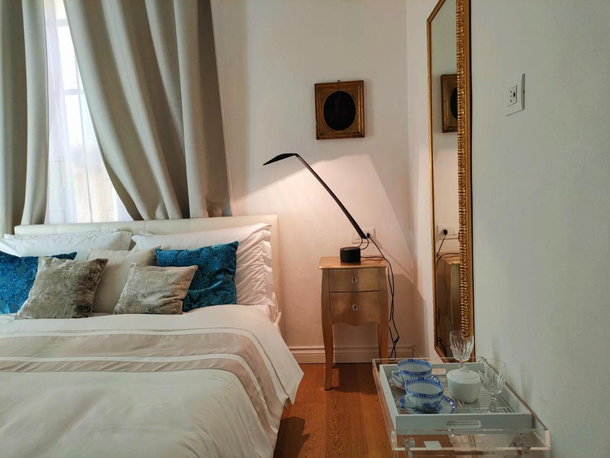 Piazza San Rocco Suite Art แวร์บาเนีย ภายนอก รูปภาพ