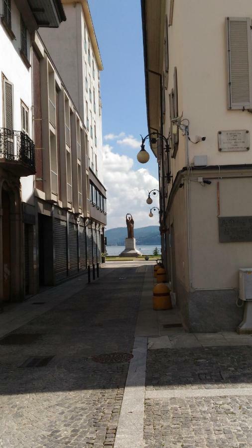 Piazza San Rocco Suite Art แวร์บาเนีย ภายนอก รูปภาพ