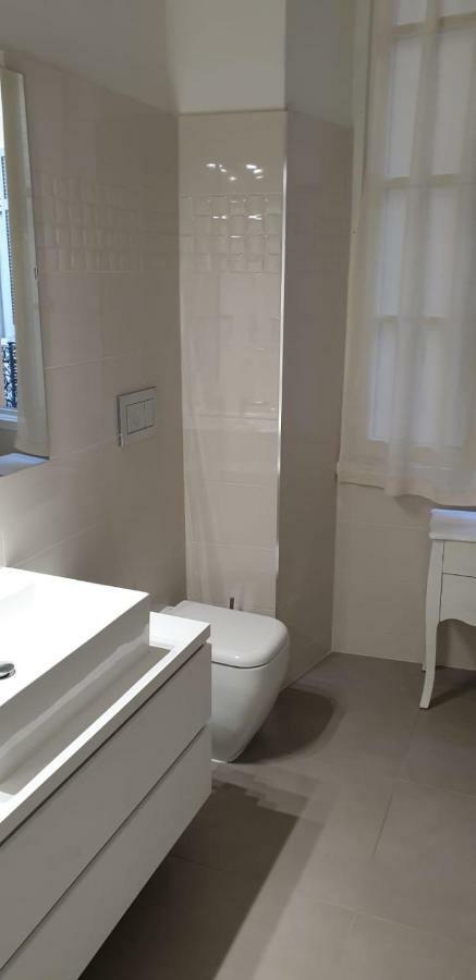 Piazza San Rocco Suite Art แวร์บาเนีย ภายนอก รูปภาพ