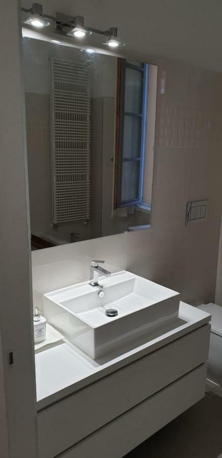 Piazza San Rocco Suite Art แวร์บาเนีย ภายนอก รูปภาพ