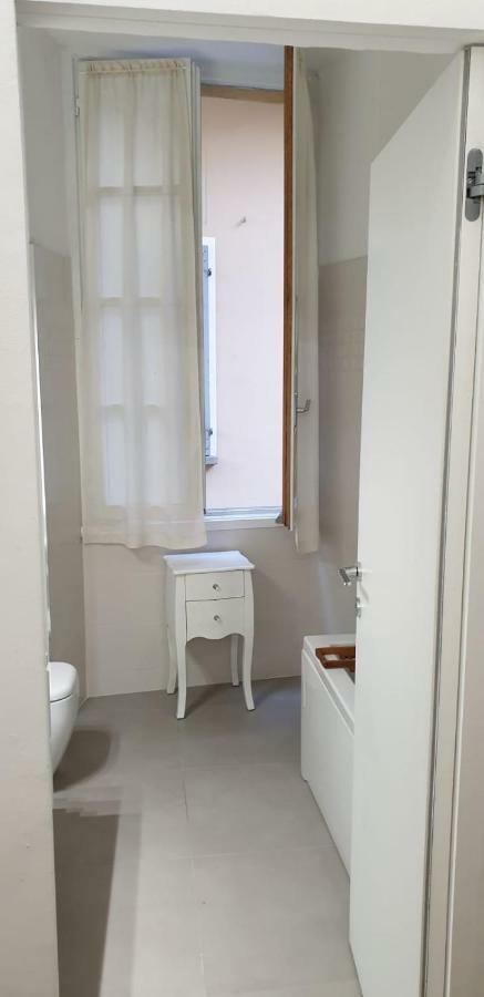 Piazza San Rocco Suite Art แวร์บาเนีย ภายนอก รูปภาพ